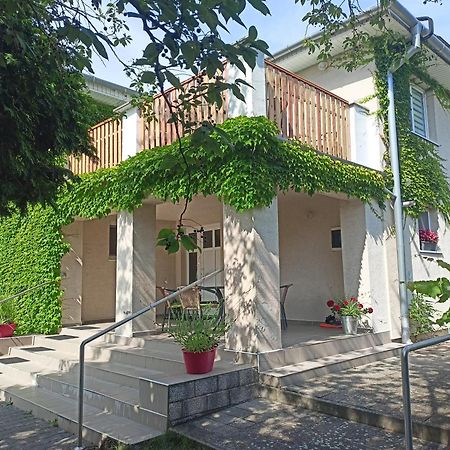 Dom V Zahrade Hotel Podhájska Eksteriør billede